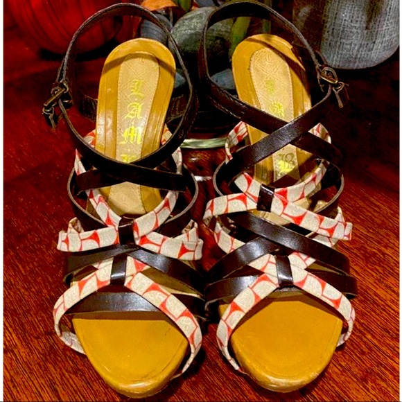 L.A.M.B. Shoes - 🎉HP🎉(x2)🖤 L.A.M.B. 🐑 Strap Platform Sandals